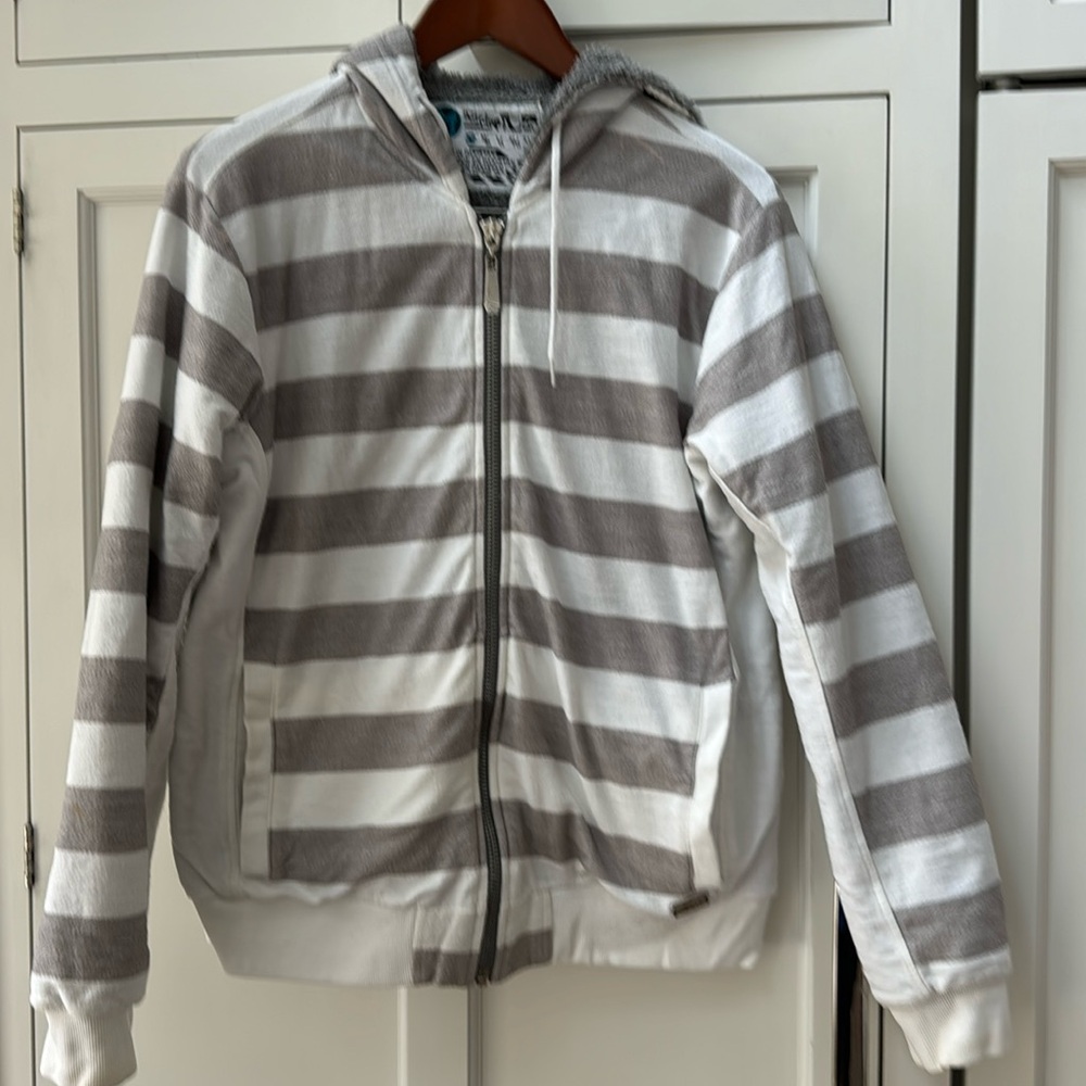 Quiksilver men zip up jacket 🧥 size medium. Very warm